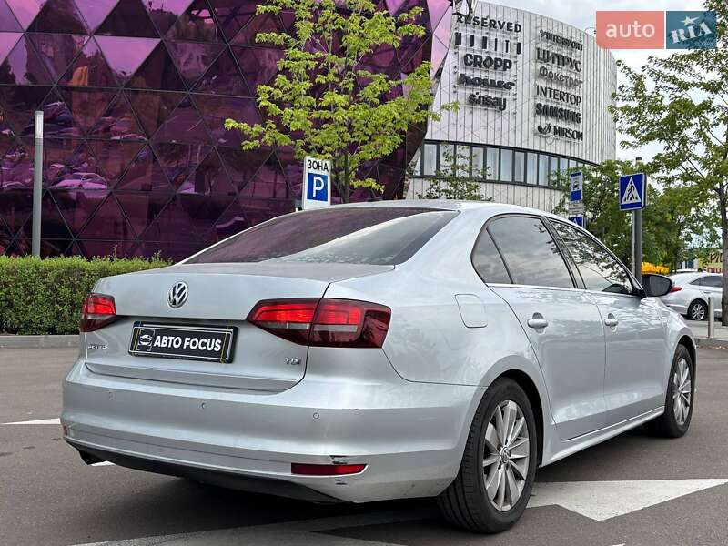Седан Volkswagen Jetta 2016 в Киеве
