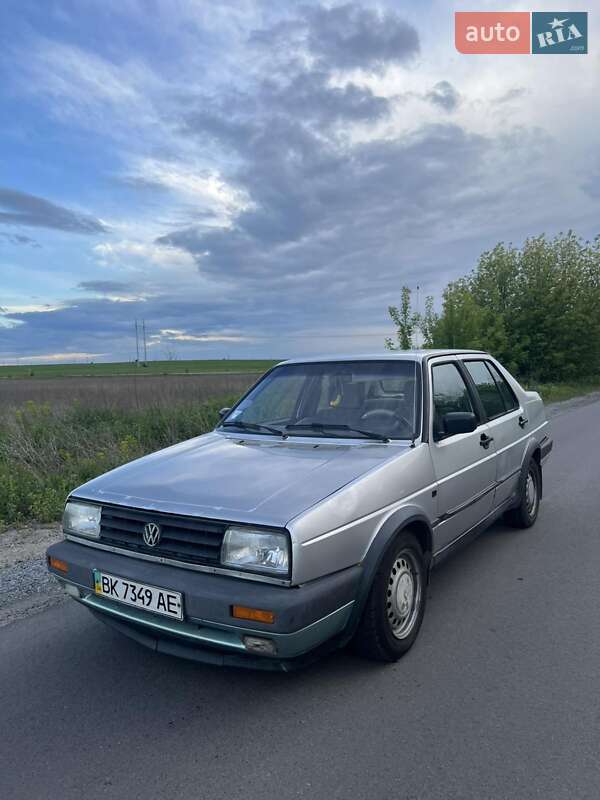 Седан Volkswagen Jetta 1990 в Ровно