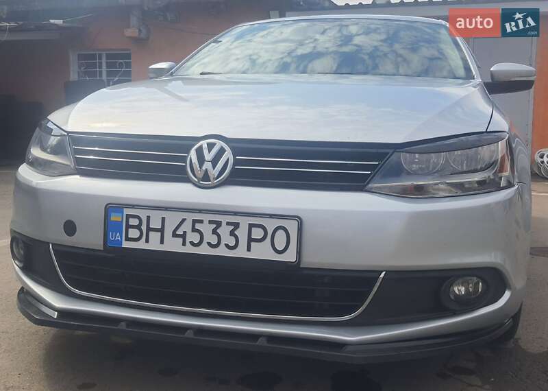 Седан Volkswagen Jetta 2012 в Великодолинському