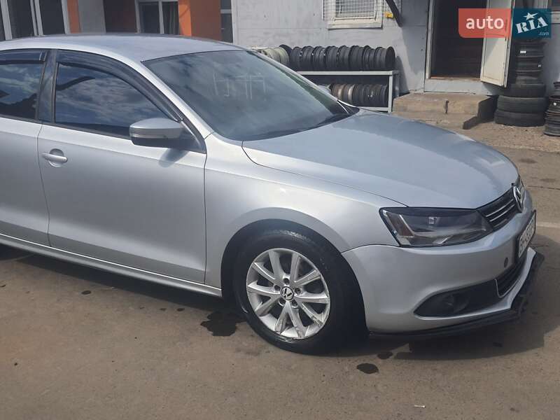 Седан Volkswagen Jetta 2012 в Великодолинському