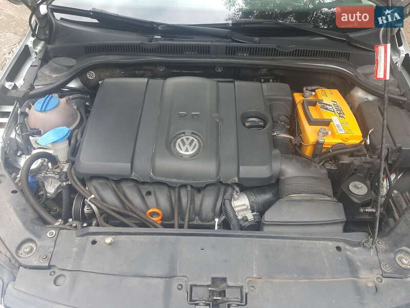 Седан Volkswagen Jetta 2012 в Великодолинському