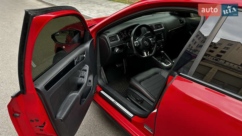 Седан Volkswagen Jetta 2013 в Харькове