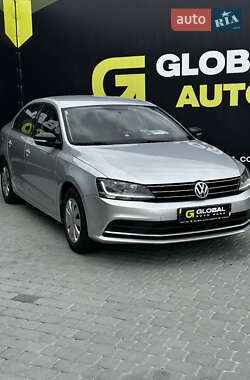Седан Volkswagen Jetta 2015 в 