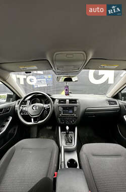 Седан Volkswagen Jetta 2015 в 