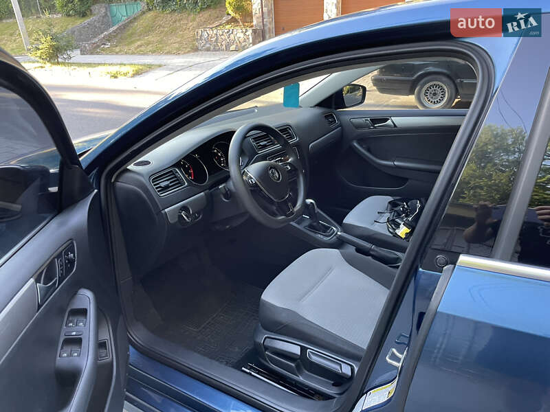 Седан Volkswagen Jetta 2017 в Львові