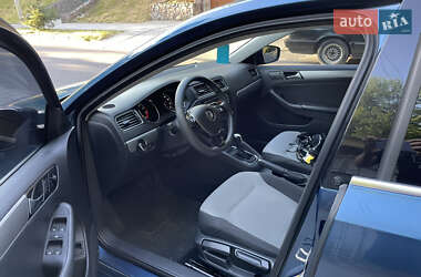 Седан Volkswagen Jetta 2017 в 