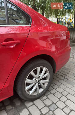 Седан Volkswagen Jetta 2013 в 