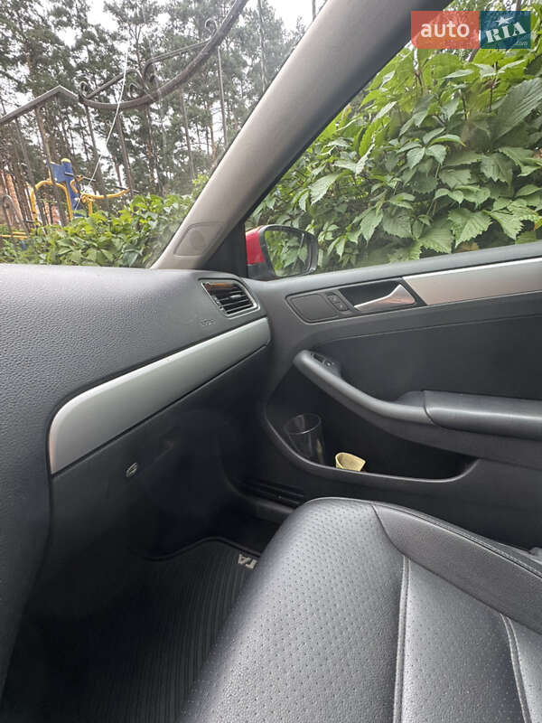 Седан Volkswagen Jetta 2013 в Ирпене