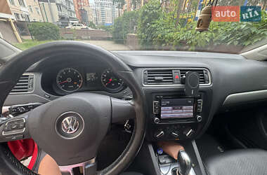 Седан Volkswagen Jetta 2013 в 