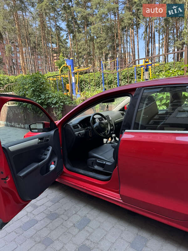 Седан Volkswagen Jetta 2013 в Ирпене
