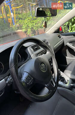 Седан Volkswagen Jetta 2013 в 
