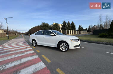 Седан Volkswagen Jetta 2014 в 