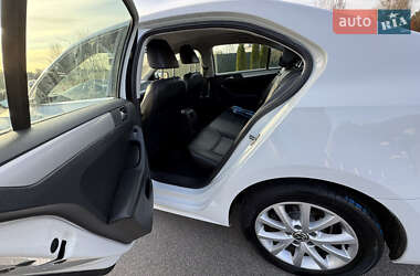 Седан Volkswagen Jetta 2014 в 