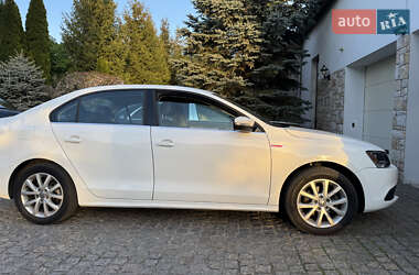 Седан Volkswagen Jetta 2014 в 