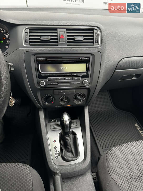Седан Volkswagen Jetta 2013 в Киеве