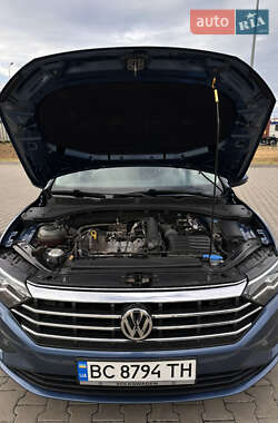 Седан Volkswagen Jetta 2019 в 