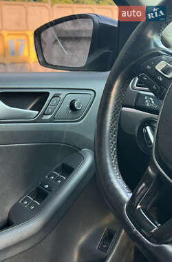 Седан Volkswagen Jetta 2014 в 