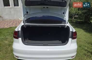Седан Volkswagen Jetta 2016 в 