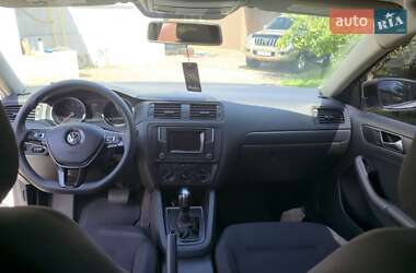 Седан Volkswagen Jetta 2016 в 