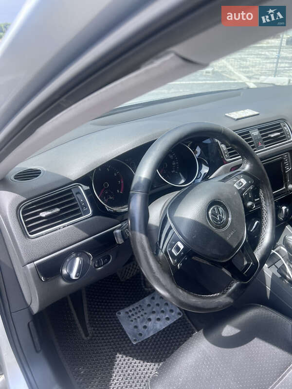 Седан Volkswagen Jetta 2016 в Пустомитах