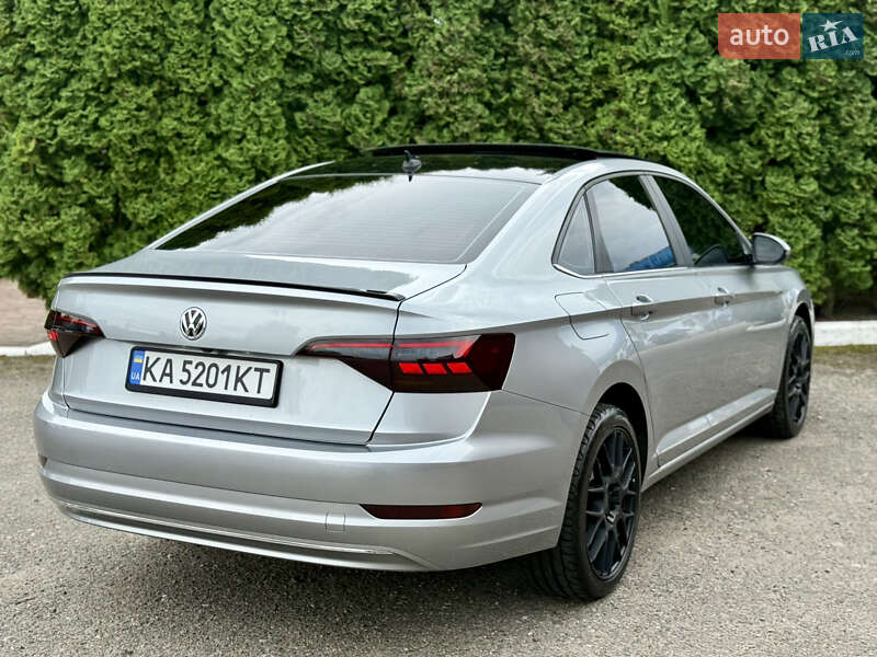 Седан Volkswagen Jetta 2019 в Киеве