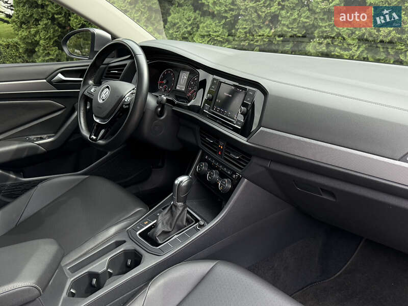 Седан Volkswagen Jetta 2019 в Киеве