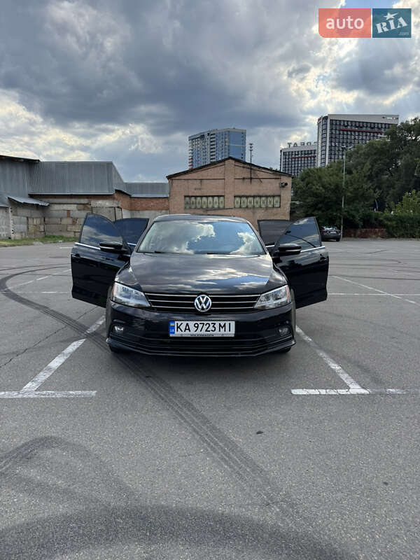 Седан Volkswagen Jetta 2015 в Киеве