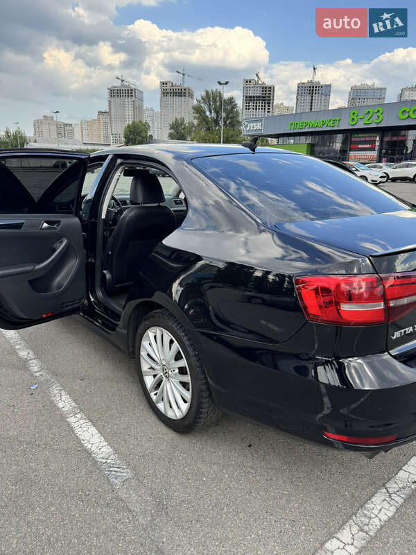 Седан Volkswagen Jetta 2015 в Киеве