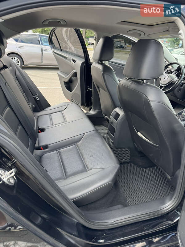 Седан Volkswagen Jetta 2015 в Киеве