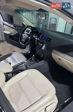 Седан Volkswagen Jetta 2017 в 