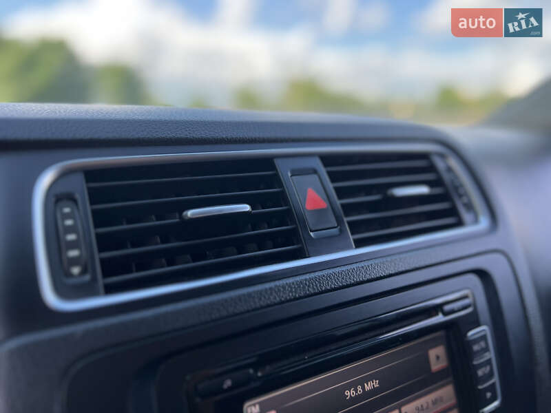 Седан Volkswagen Jetta 2012 в Киеве
