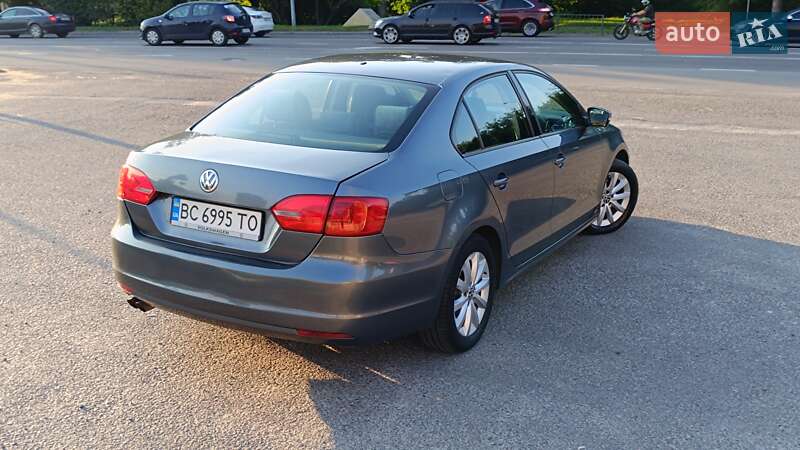 Седан Volkswagen Jetta 2013 в Львове