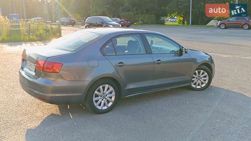 Седан Volkswagen Jetta 2013 в Львове