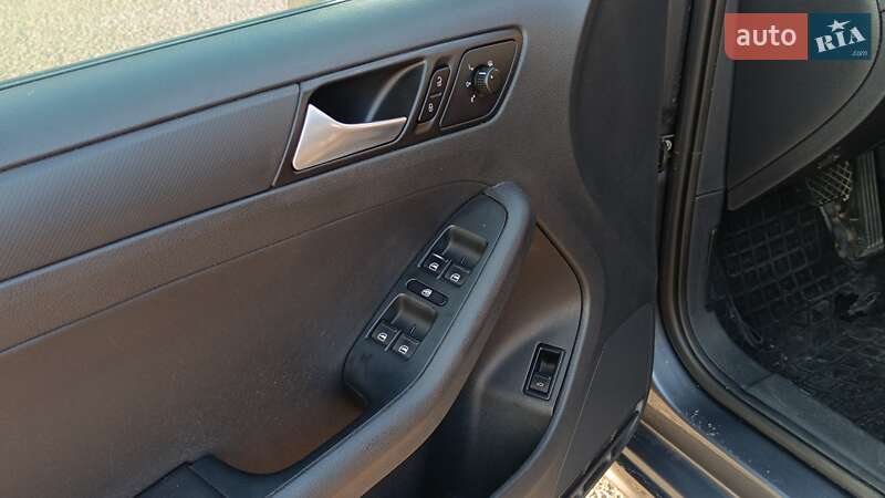 Седан Volkswagen Jetta 2013 в Львове