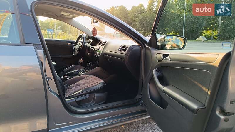 Седан Volkswagen Jetta 2013 в Львове