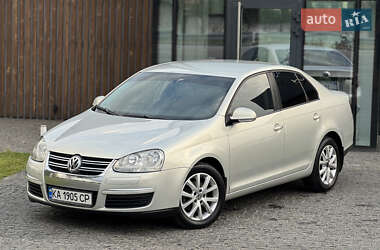 Седан Volkswagen Jetta 2010 в Днепре