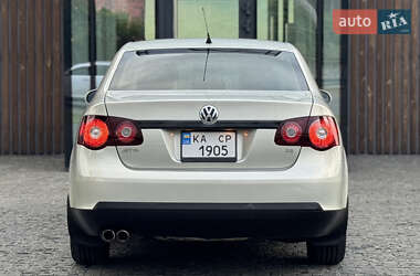 Седан Volkswagen Jetta 2010 в 