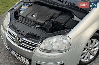 Седан Volkswagen Jetta 2010 в 