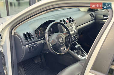 Седан Volkswagen Jetta 2010 в 