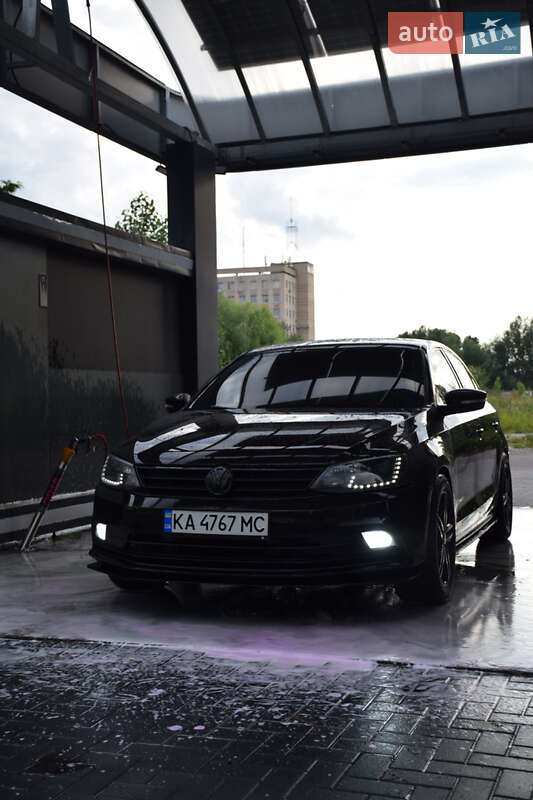 Седан Volkswagen Jetta 2016 в 
