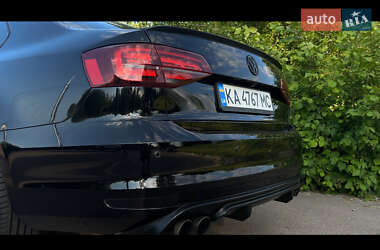Седан Volkswagen Jetta 2016 в 