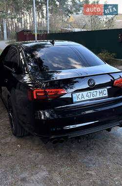 Седан Volkswagen Jetta 2016 в 