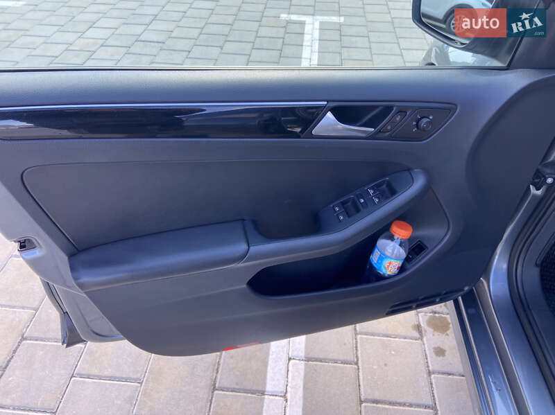 Седан Volkswagen Jetta 2015 в Черкассах
