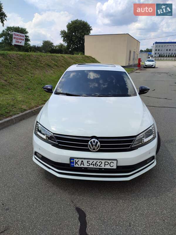 Седан Volkswagen Jetta 2015 в Борисполе