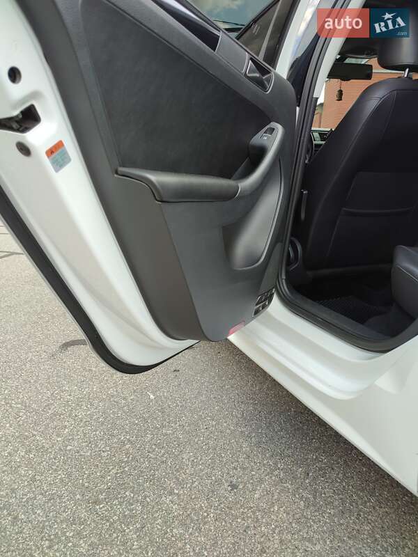 Седан Volkswagen Jetta 2015 в Борисполе