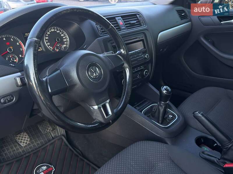 Седан Volkswagen Jetta 2012 в Харькове