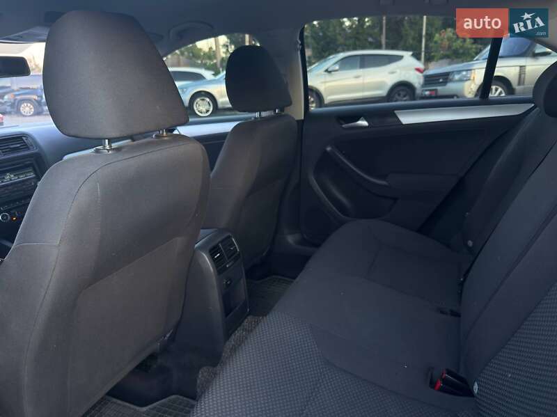 Седан Volkswagen Jetta 2012 в Харькове