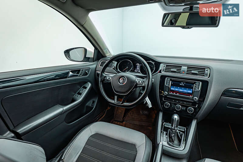 Седан Volkswagen Jetta 2016 в Киеве