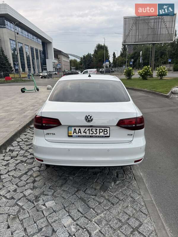 Седан Volkswagen Jetta 2016 в Киеве