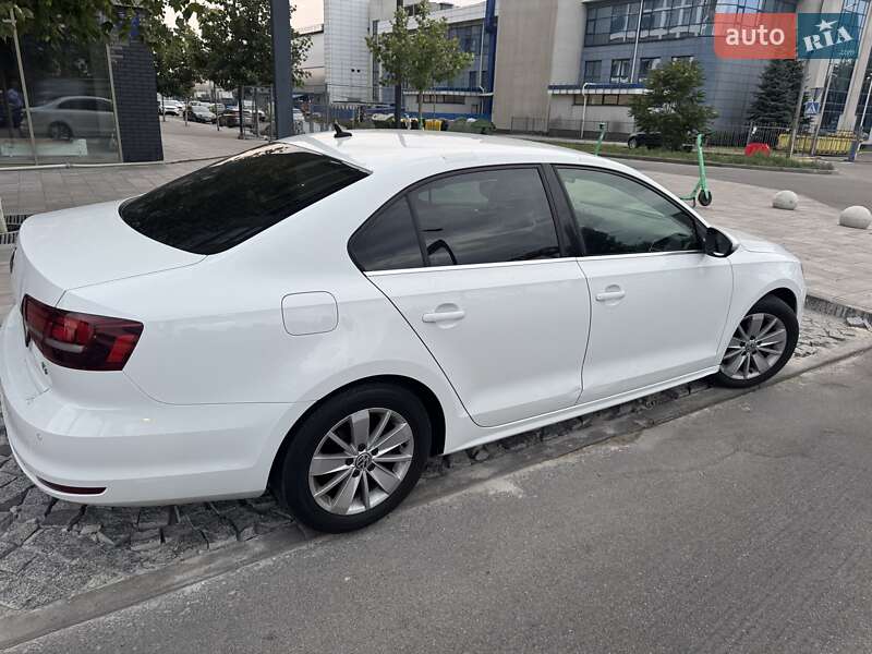 Седан Volkswagen Jetta 2016 в Киеве